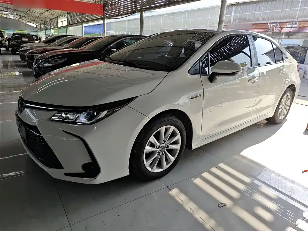 Toyota Corolla — фото 1