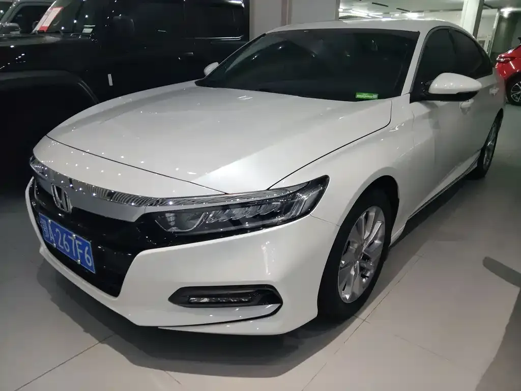 Honda Accord — фото 1