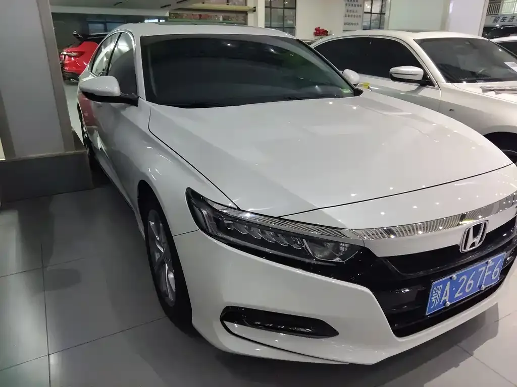 Honda Accord — фото 9