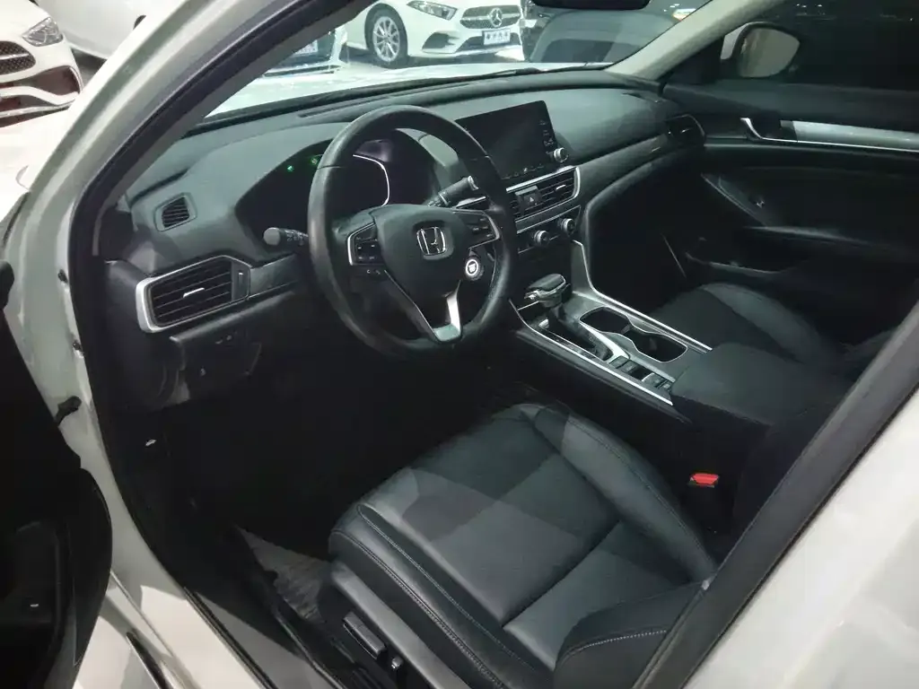 Honda Accord — фото 7