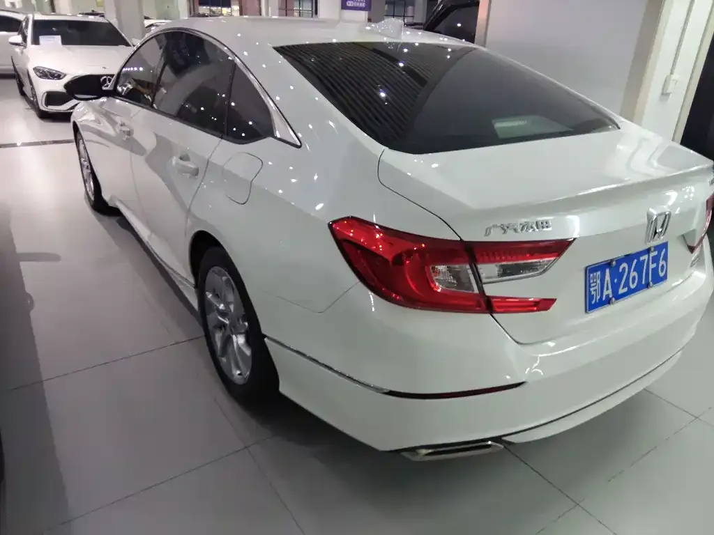Honda Accord — фото 6