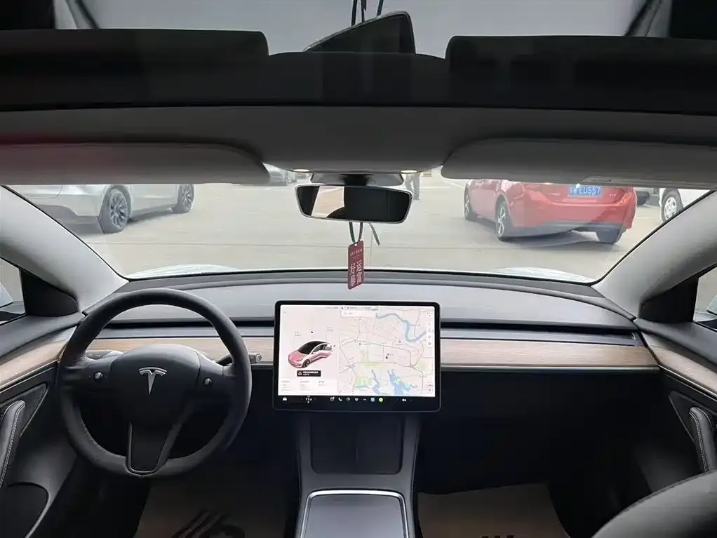 Tesla Model 3 — фото 5