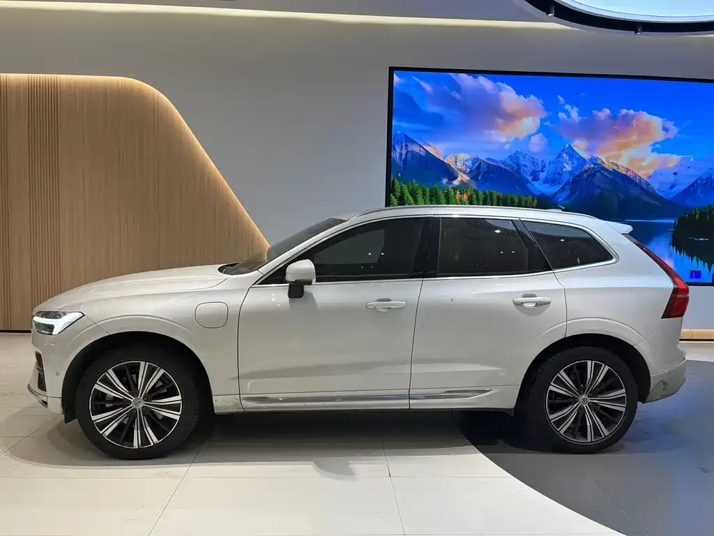 Volvo XC60 PHEV — фото 3
