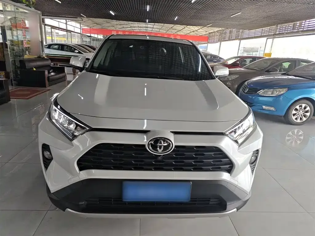 Toyota RAV4 — фото 6