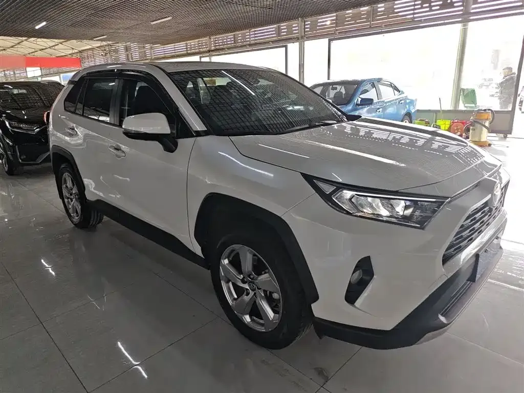 Toyota RAV4 — фото 9