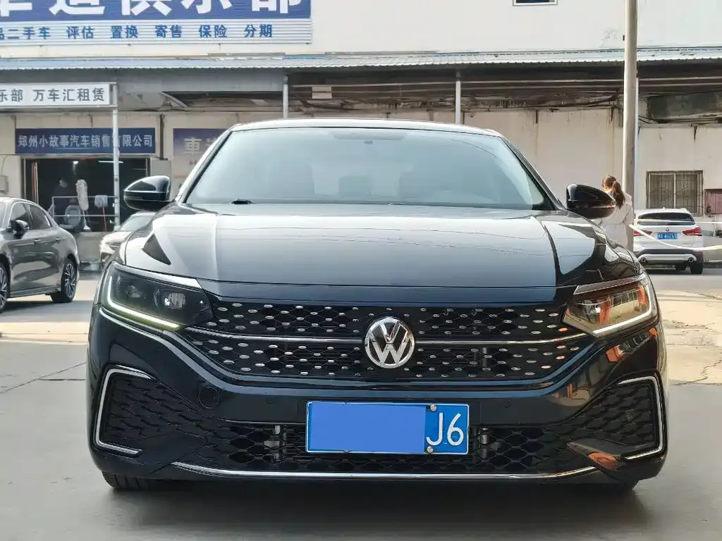 Volkswagen Passat — фото 1