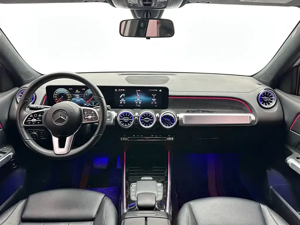 Mercedes-Benz GLB — фото 10