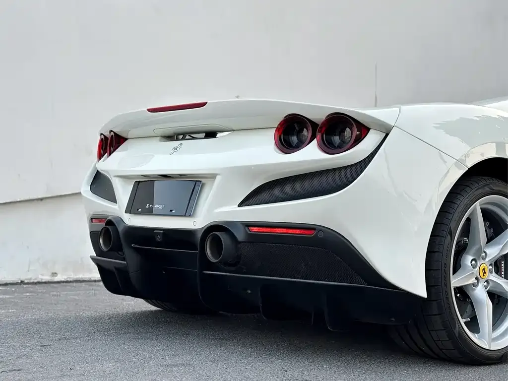 Ferrari F8 — фото 6
