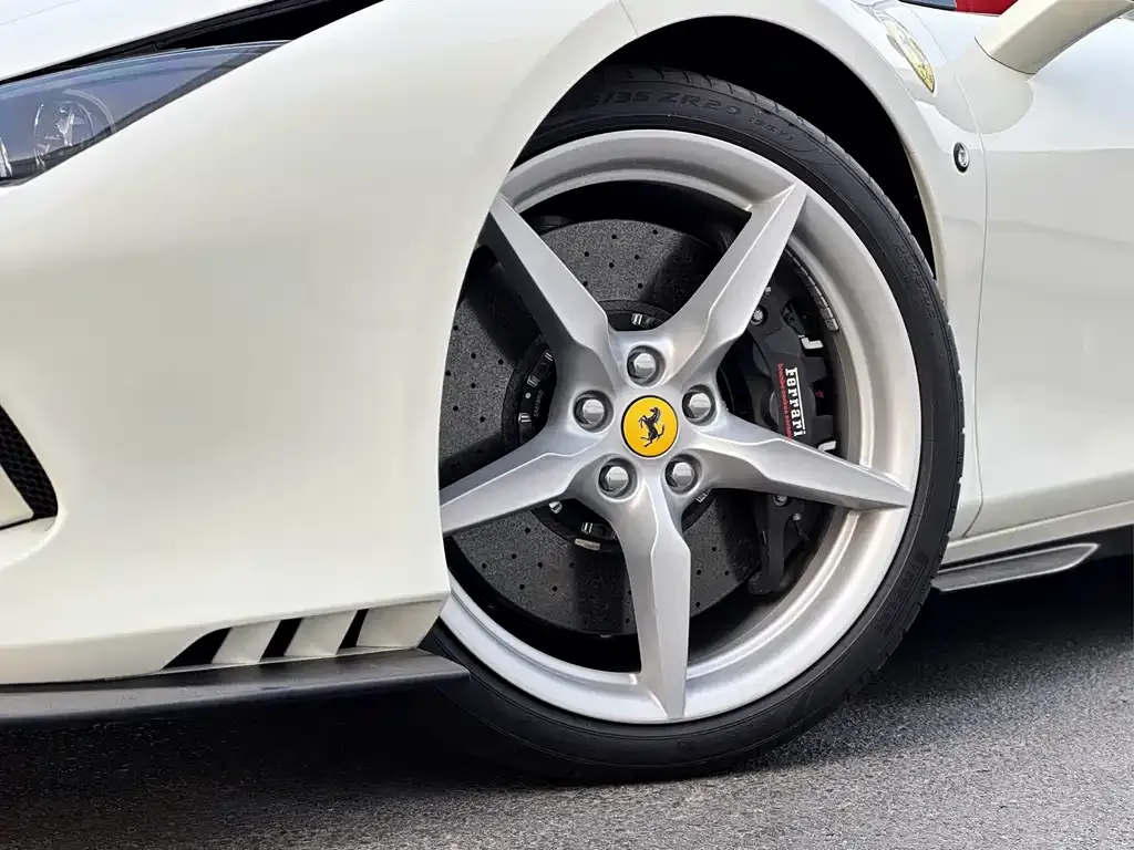 Ferrari F8 — фото 9