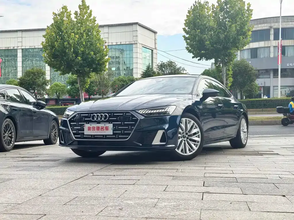 Audi A7L — фото 1