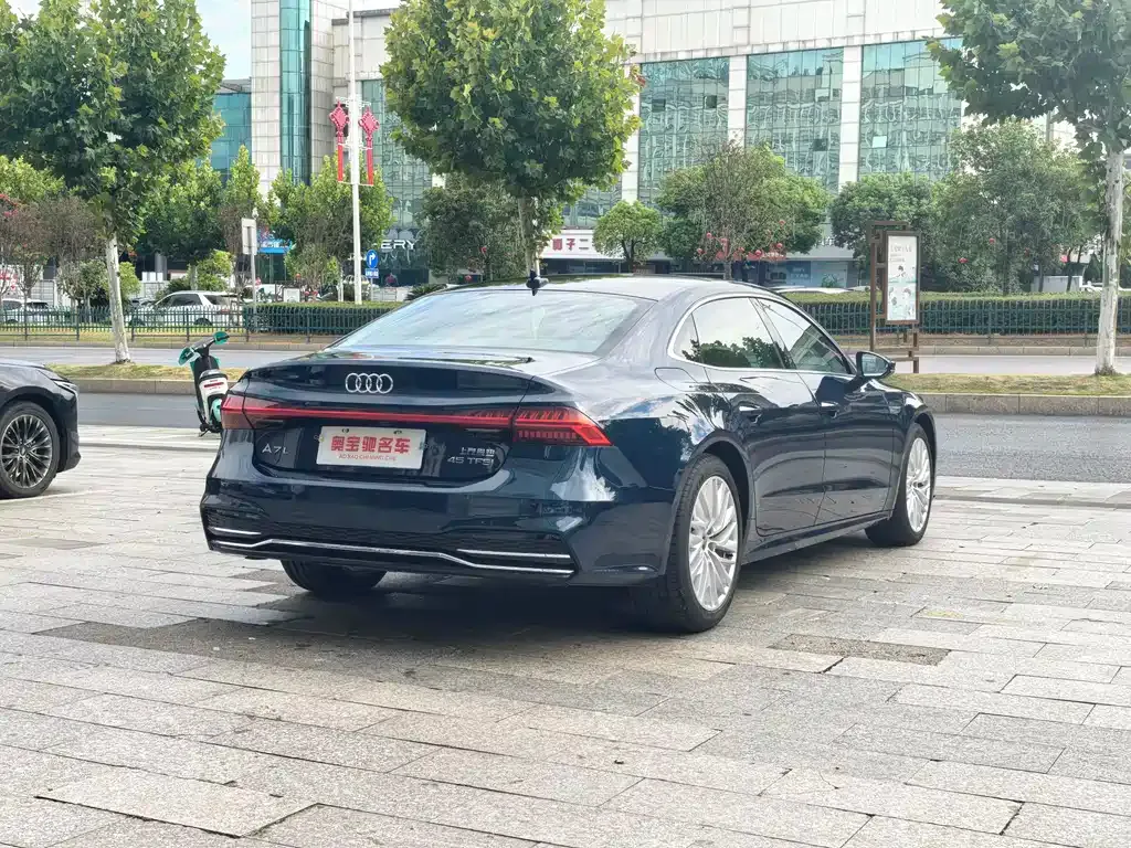 Audi A7L — фото 6
