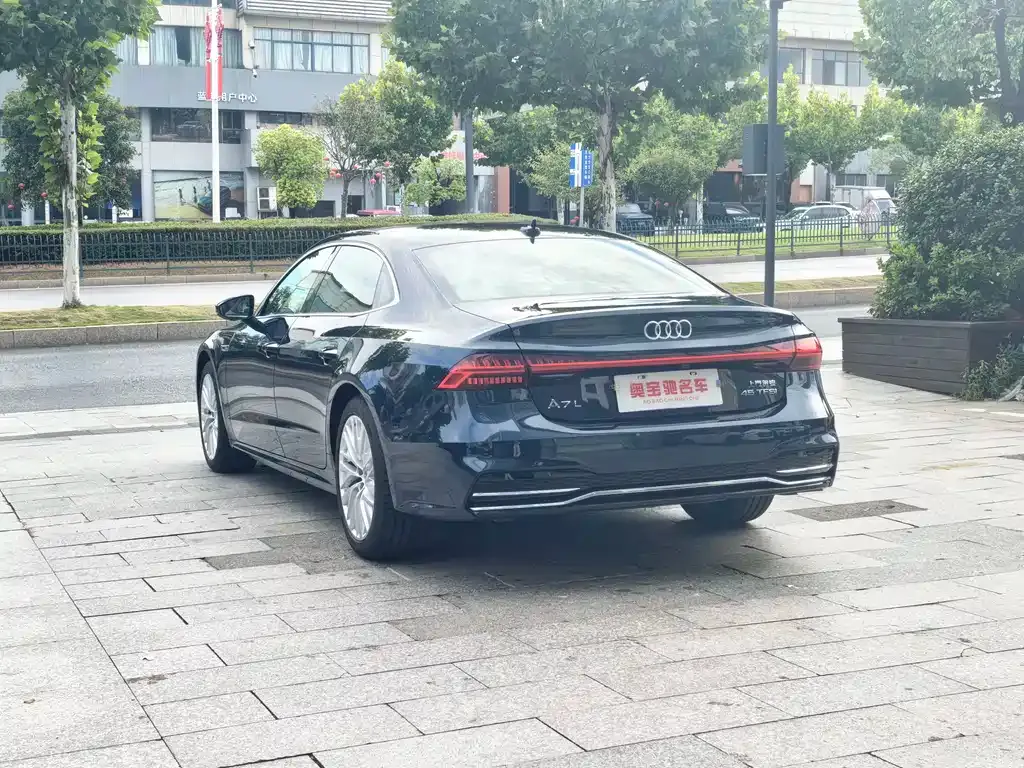 Audi A7L — фото 8