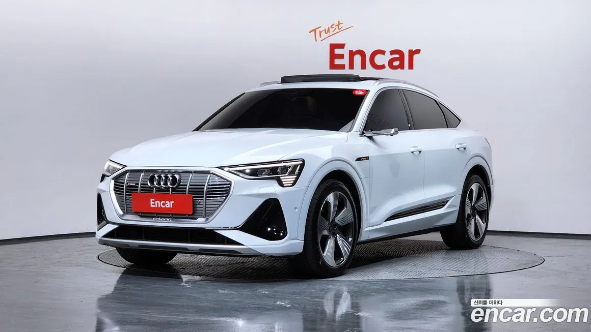Audi e-tron — фото 1