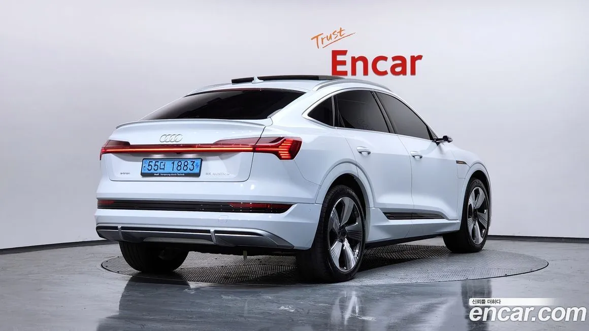 Audi e-tron — фото 3