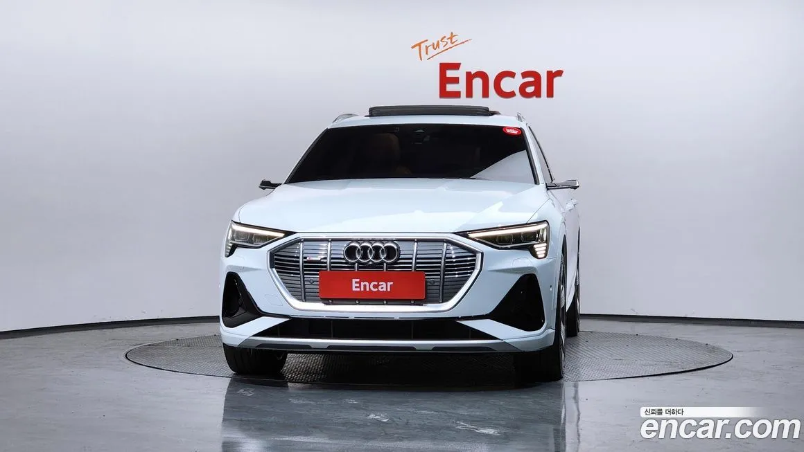 Audi e-tron — фото 5