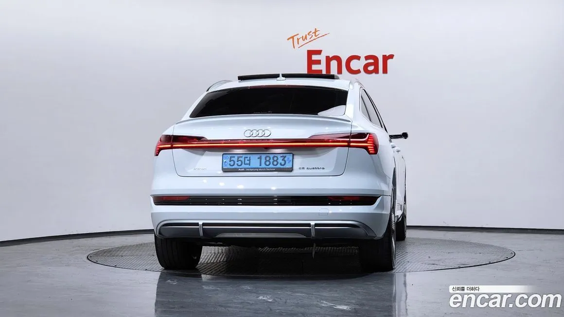 Audi e-tron — фото 2