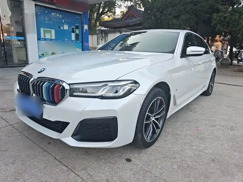 BMW 5 Series — фото 1