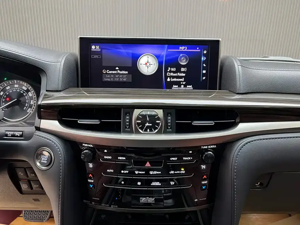 Lexus LX — фото 6