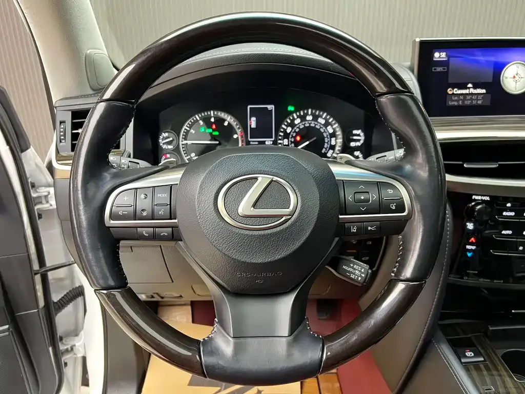 Lexus LX — фото 4