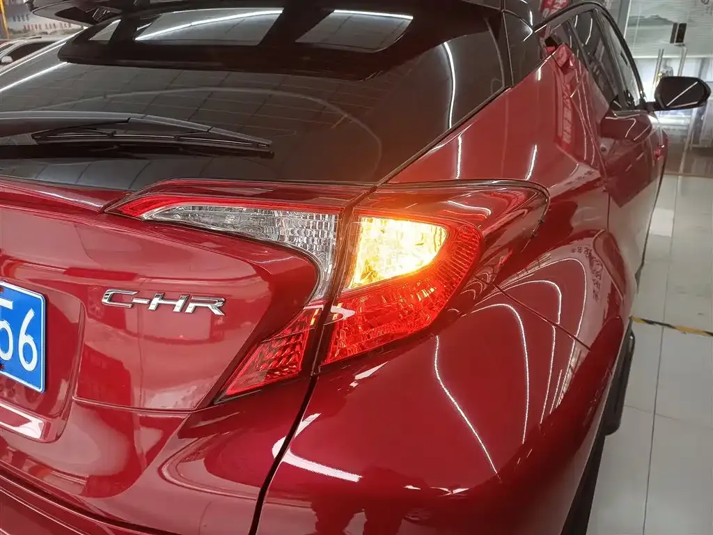 Toyota C-HR — фото 3