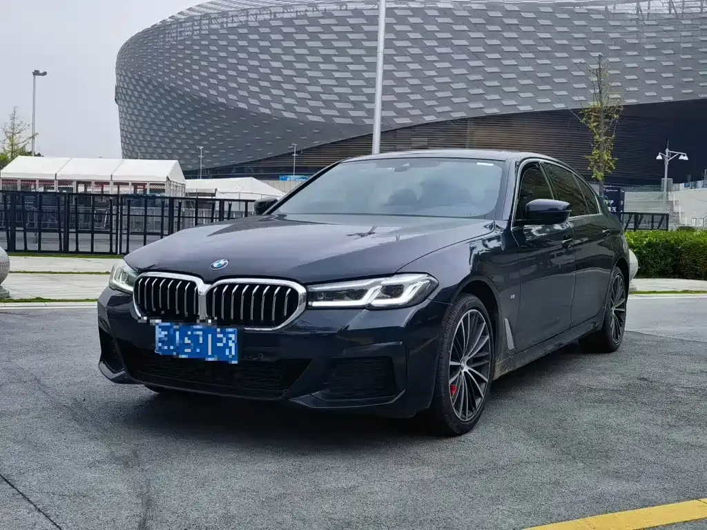 BMW 5 Series — фото 1