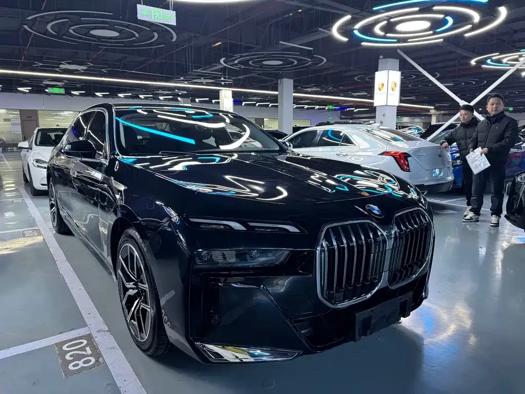 BMW 7 Series — фото 10