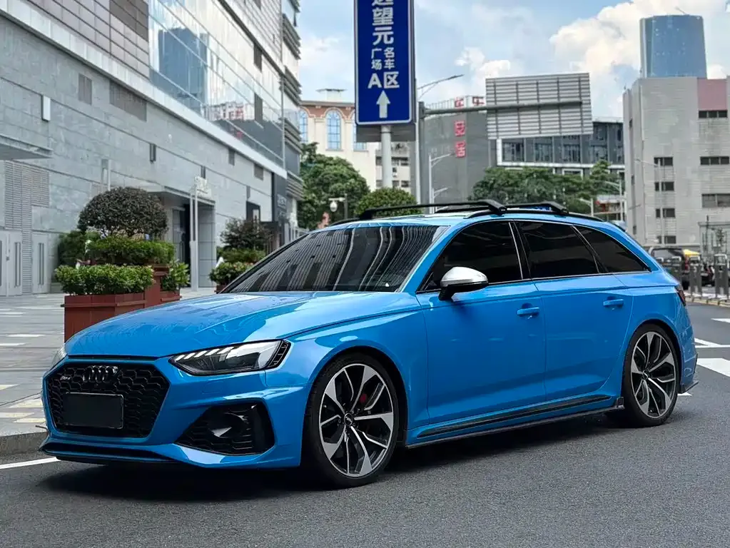 Audi RS 4 — фото 1
