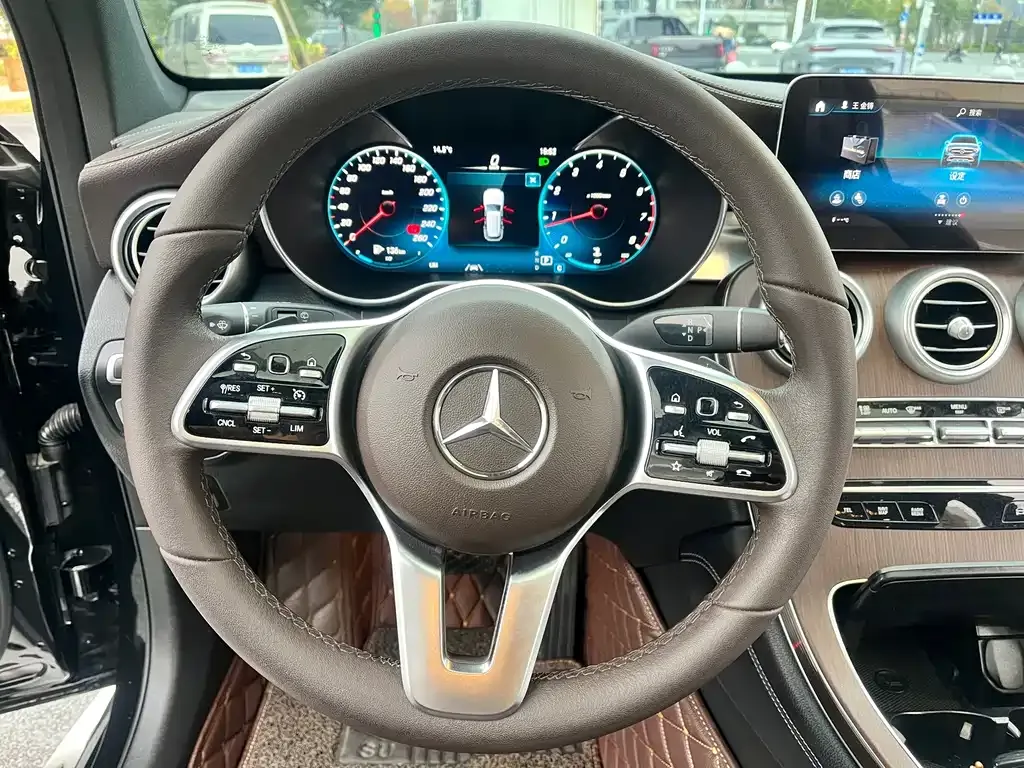 Mercedes-Benz GLC — фото 6