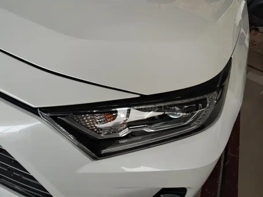 Toyota RAV4 — фото 10