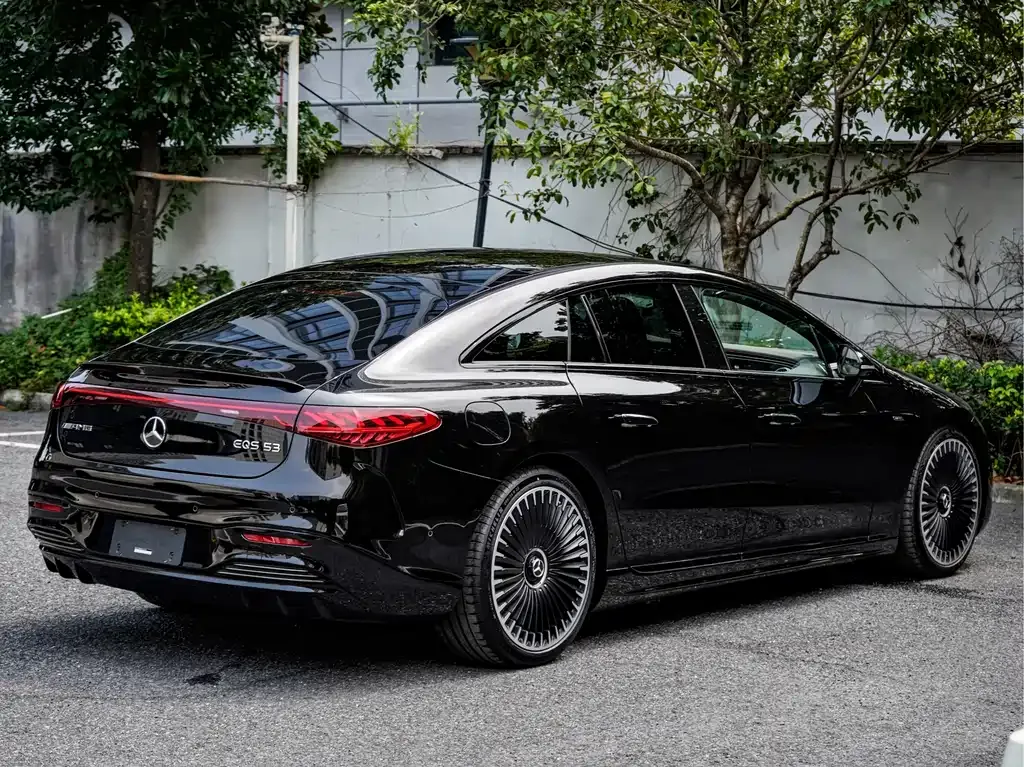 Mercedes-Benz EQS AMG — фото 9