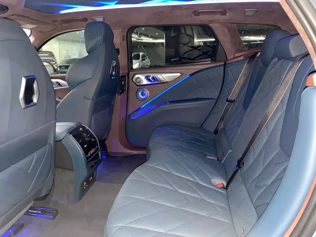 BMW XM — фото 3