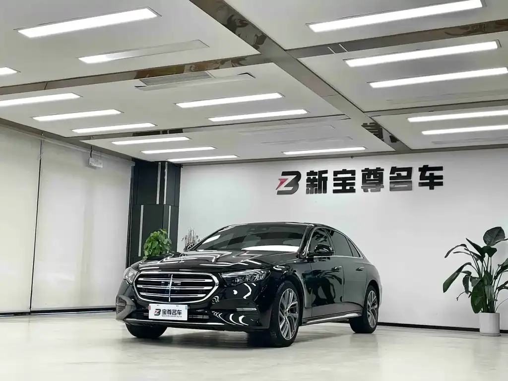 Mercedes-Benz E-Class — фото 1
