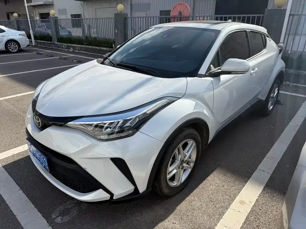 Toyota C-HR — фото 1