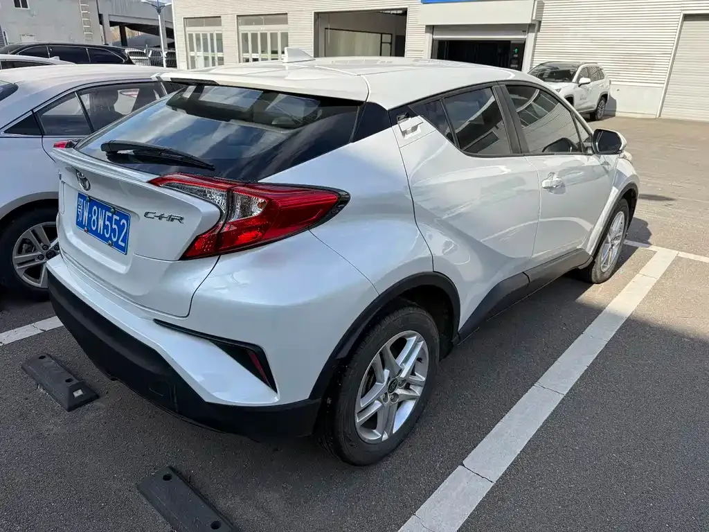 Toyota C-HR — фото 4