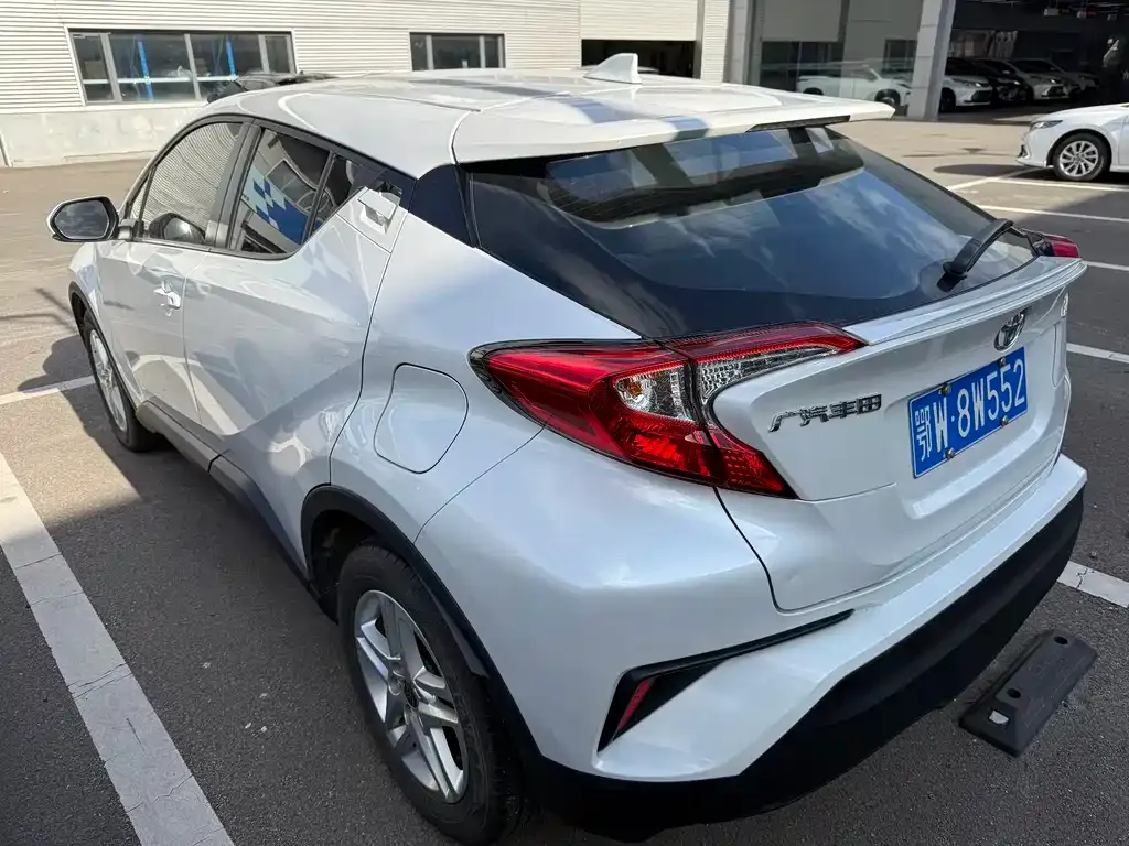 Toyota C-HR — фото 6