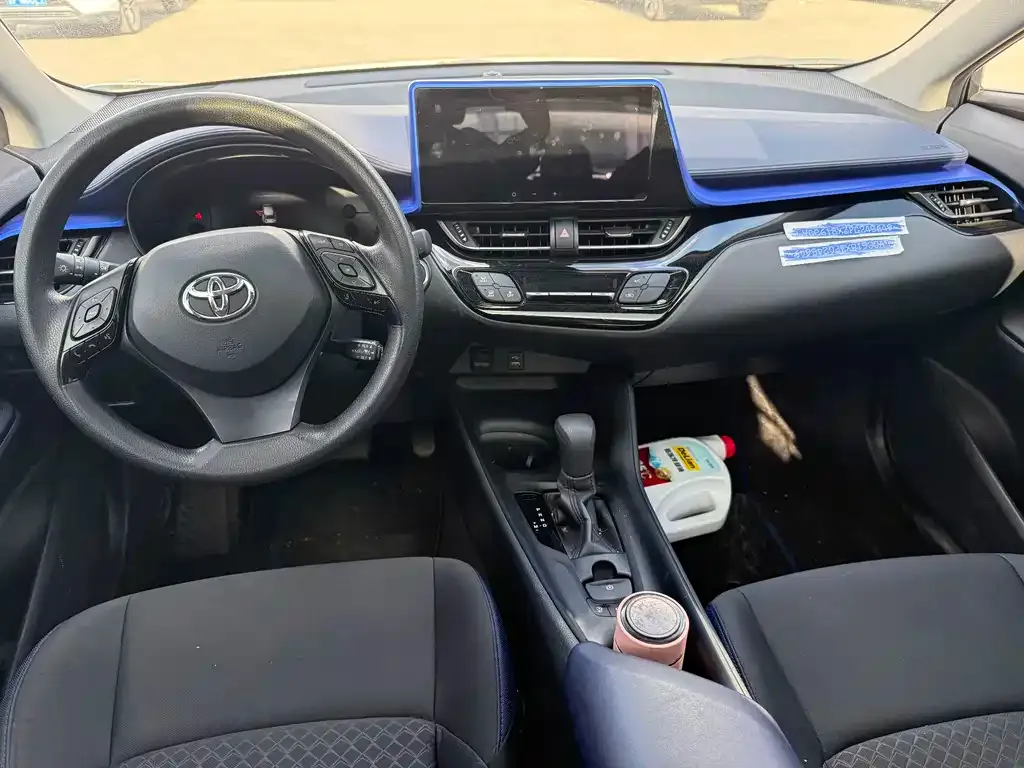 Toyota C-HR — фото 8