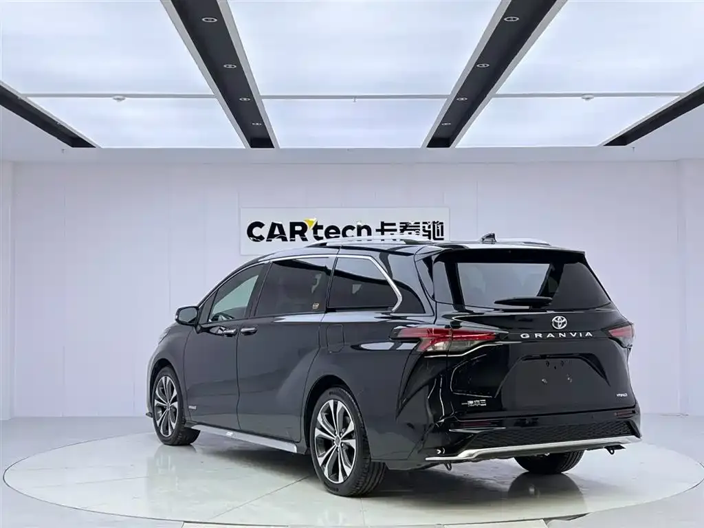 Toyota Granvia — фото 8