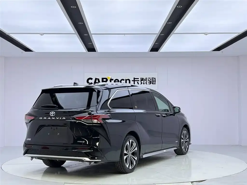 Toyota Granvia — фото 7