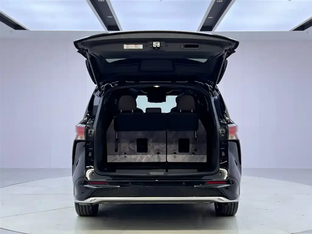 Toyota Granvia — фото 2