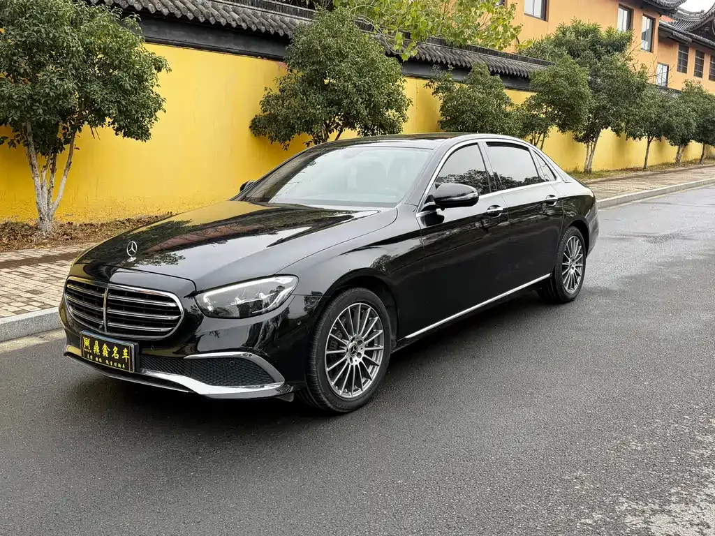 Mercedes-Benz E-Class — фото 1