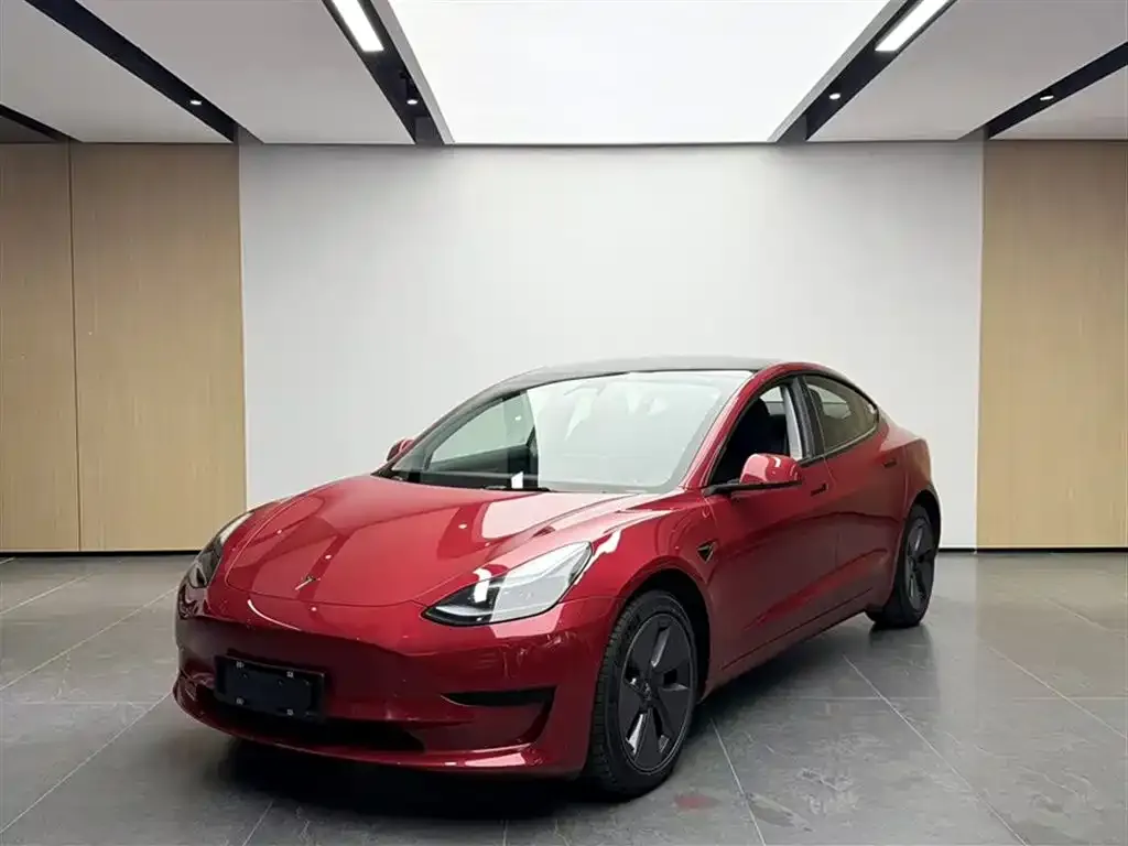 Tesla Model 3 — фото 1