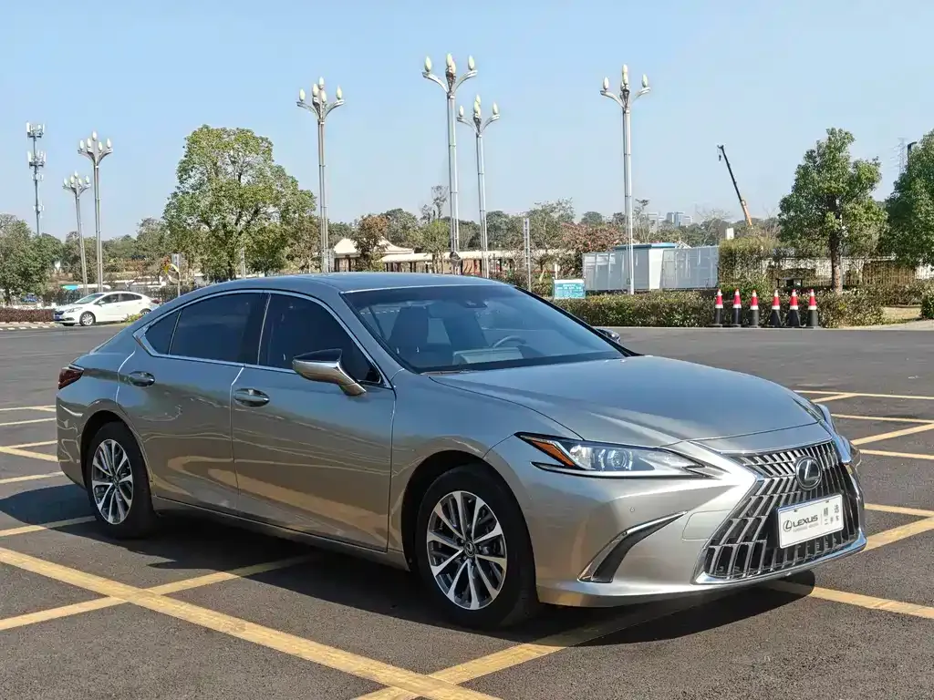 Lexus ES — фото 1
