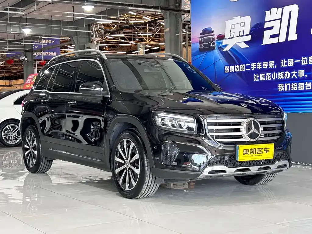 Mercedes-Benz GLB — фото 1