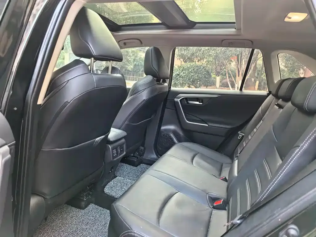 Toyota Wildlander — фото 10