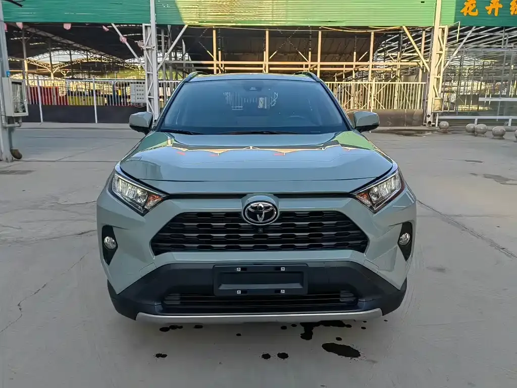 Toyota RAV4 — фото 5