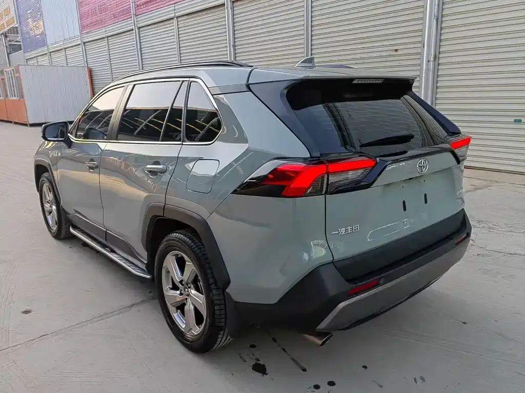 Toyota RAV4 — фото 3