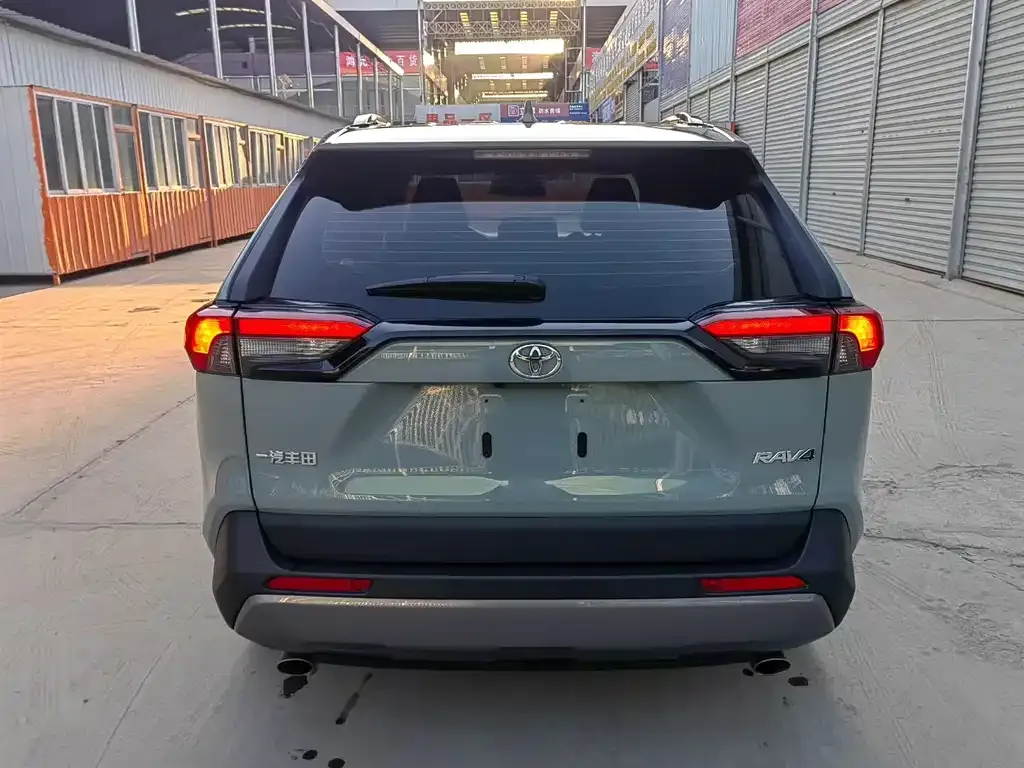 Toyota RAV4 — фото 9