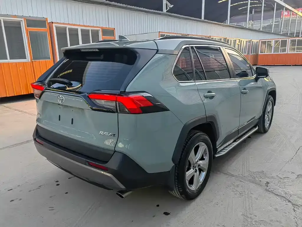 Toyota RAV4 — фото 4