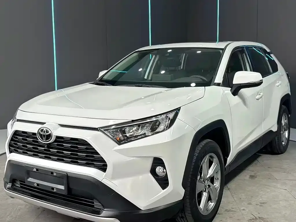 Toyota RAV4 — фото 1