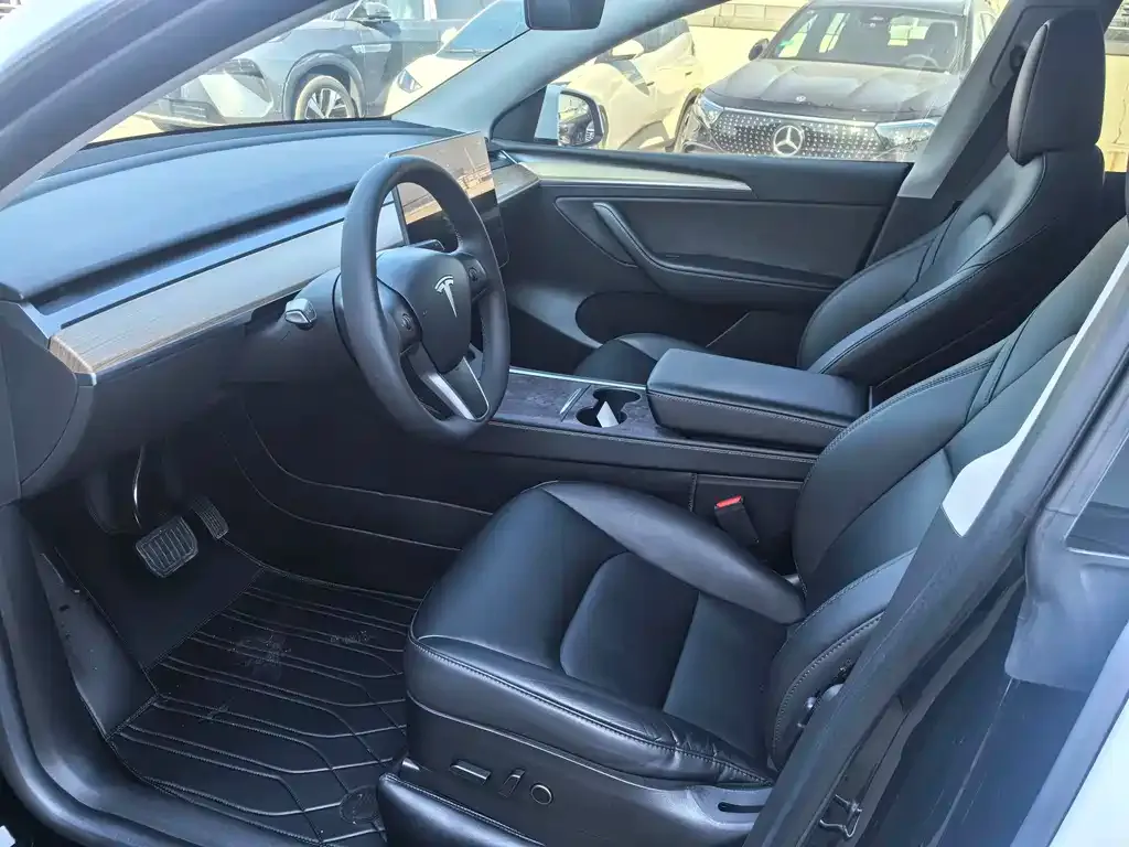 Tesla Model Y — фото 5